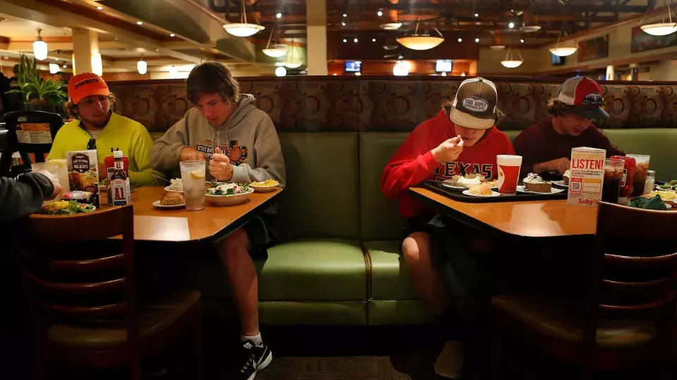 teenagers dining at a Luby's